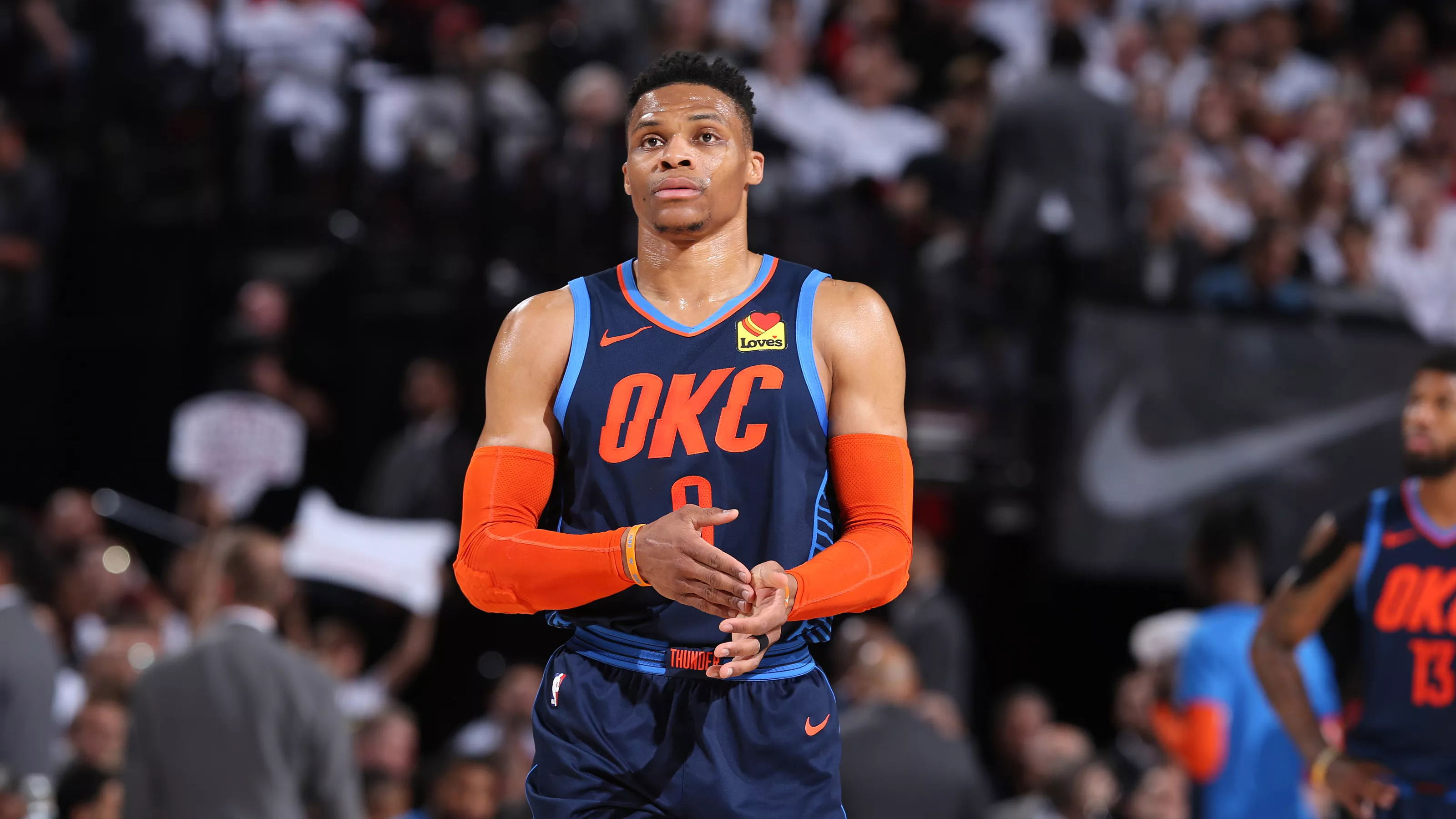 詹姆斯40分里程碑，湖人锁定季后赛