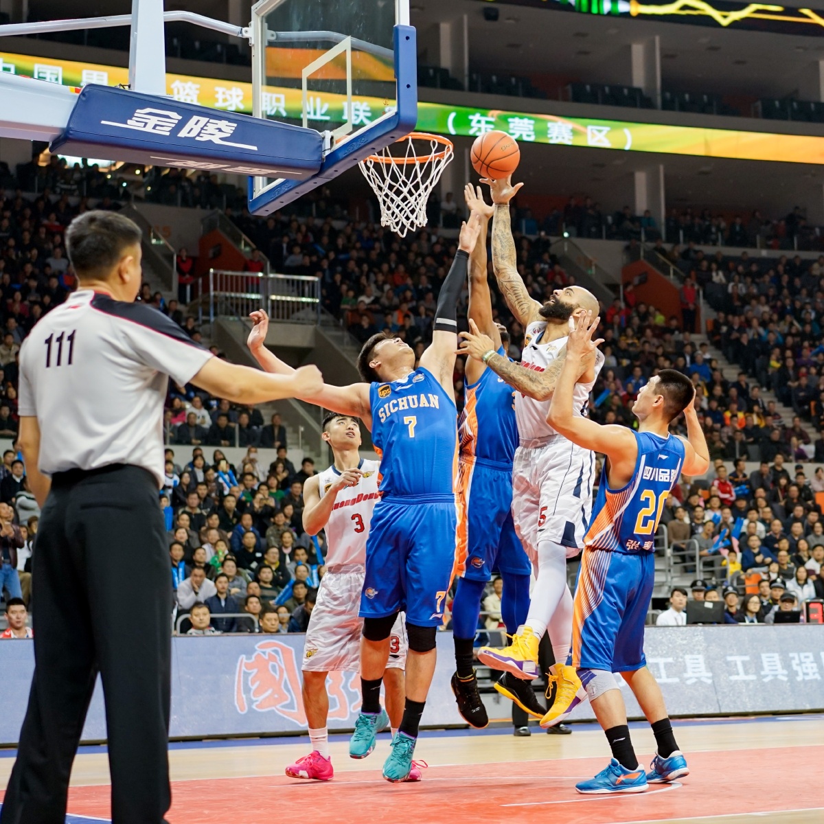 CBA第12轮最佳阵容：王哲林11中10率上海升第一 辽篮双核入选