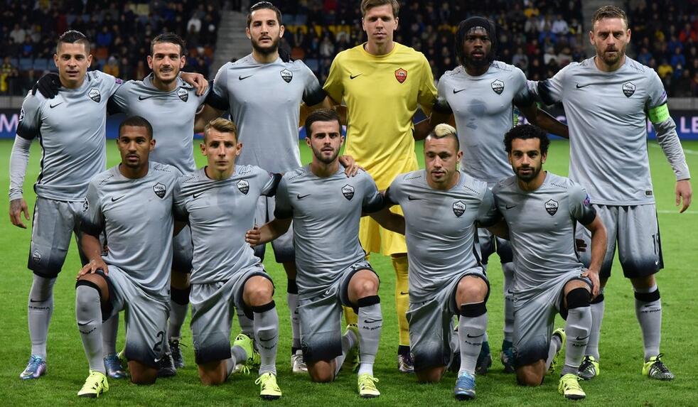 印尼羽球超级500赛 ｜ 乐蒂硬碰韩国女双 谢苏4强火併聪文