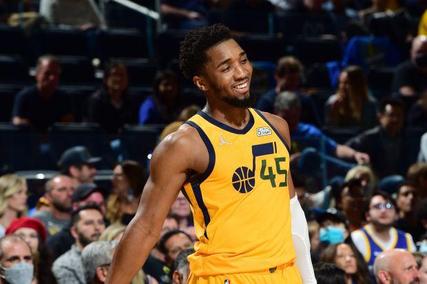 库里尝试用高尔夫球投洞，看起来比他投三分难多了